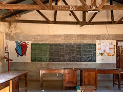 Ein Klassenraum der Iambi Secondary School (Foto: Lara-Angelina Lenau, 2018) Ein Klassenraum der Iambi Secondary School (Foto: Lara-Angelina Lenau, 2018)