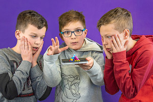 Baue aus mehreren Einzelteilen eine Pyramide. Das ist »IQ«. SAZ am SHG: Magic!