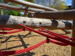 Das große Klettergerüst auf dem Schulhof des SHG (Foto: Maack)