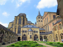 Im Innenhof des Doms von Trier