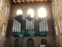 Die altrömische Konstantin-Basilika von innen
