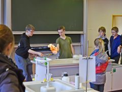 Chemie hautnah I (Foto: MEN) Chemie hautnah I (Foto: MEN)