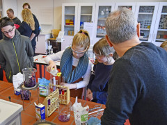 Chemische Experimente (Foto: MEN) Chemische Experimente (Foto: MEN)