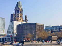 Lippenstift und Puderdose im Zentrum (Foto: MAK) Lippenstift und Puderdose im Zentrum (Foto: MAK)