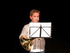 Adrian (Jg.6) zeigt sein Können auf dem Waldhorn Showtime! Musikalisches Mosaik 2020