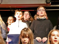 Der Schulchor in Aktion Der Schulchor in Aktion: Musikalisches Mosaik 2020
