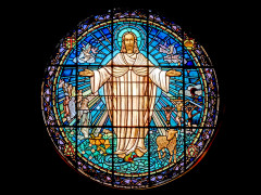 Kirchenfester mit Jesusdarstellung (Foto: Paul Zoetemeijer, Unsplash)