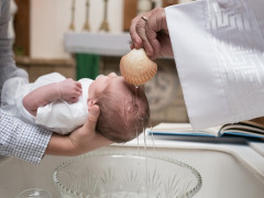 Christliche Taufe (Foto: Josh Applegate, Unsplash)