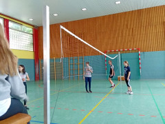 Gemeinsames Volleyballspiel am SHG