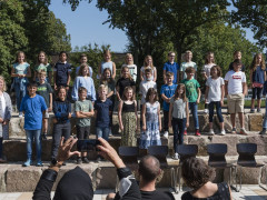 Die Klassenfotos wurden auf der Steintreppe gemacht (hier die 5a)