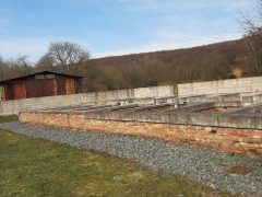 Mauerreste des ehemaligen Gefängnistrakts