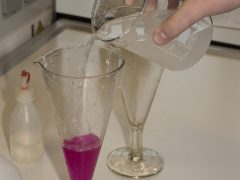 Aus rot mach weiß - chemische Experimente