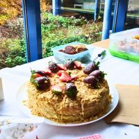 Kulinarische Köstlichkeiten zur Zertifikatsfeier kommen aus aller Welt.