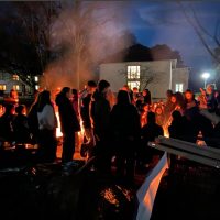 Austausch am Lagerfeuer